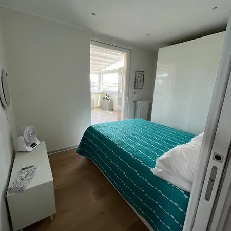 Attico Panoramico Whitecate Διαμέρισμα