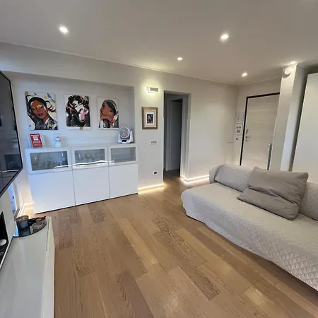 Attico Panoramico Whitecate شقة *